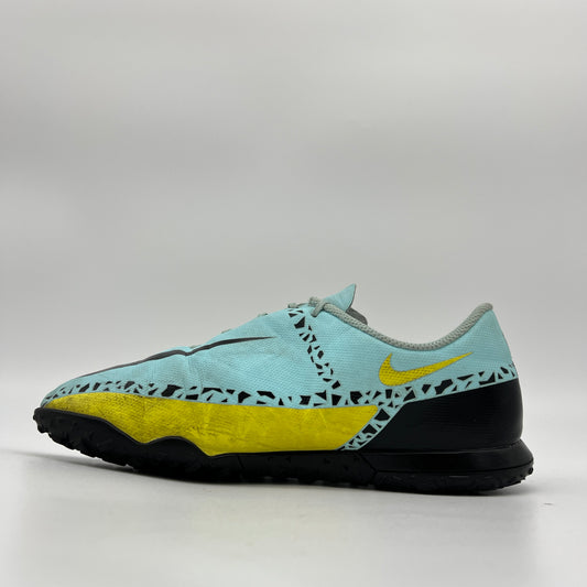 Nike Phantom GT2 Club TF Turf Soccer Shoes