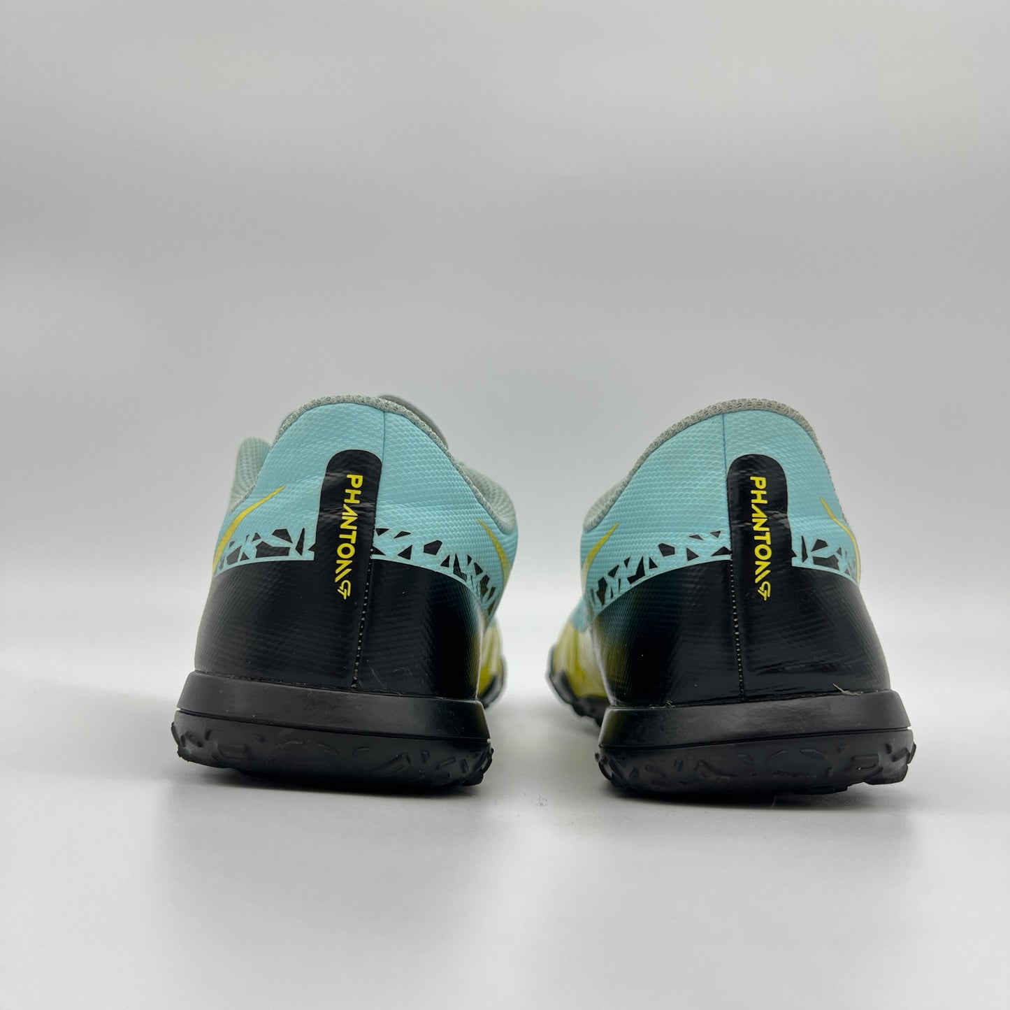 Nike Phantom GT2 Club TF Turf Soccer Shoes