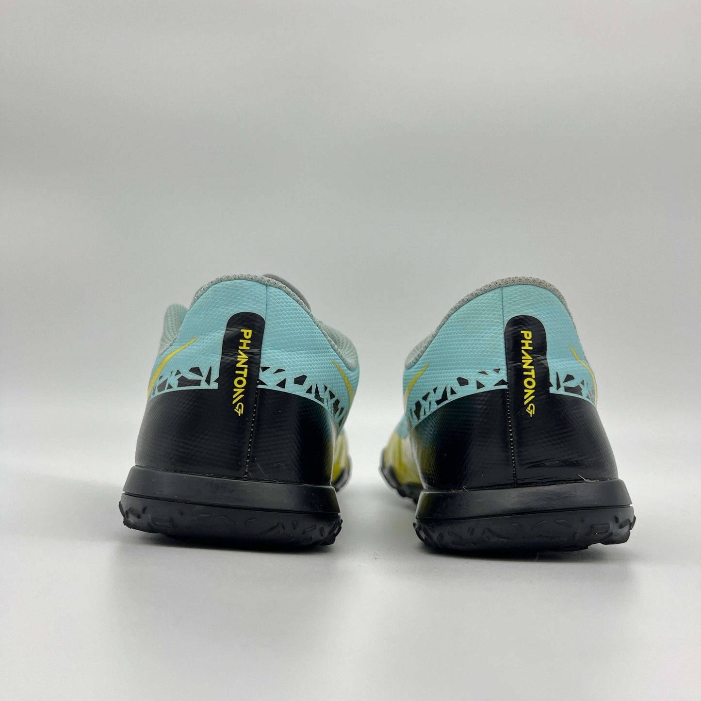 Nike Phantom GT2 Club TF Turf Soccer Shoes Comfort Gears