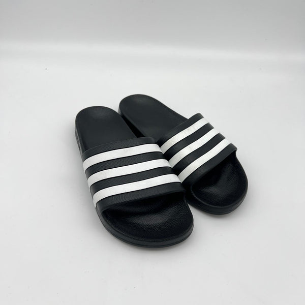 Slides / Slippers