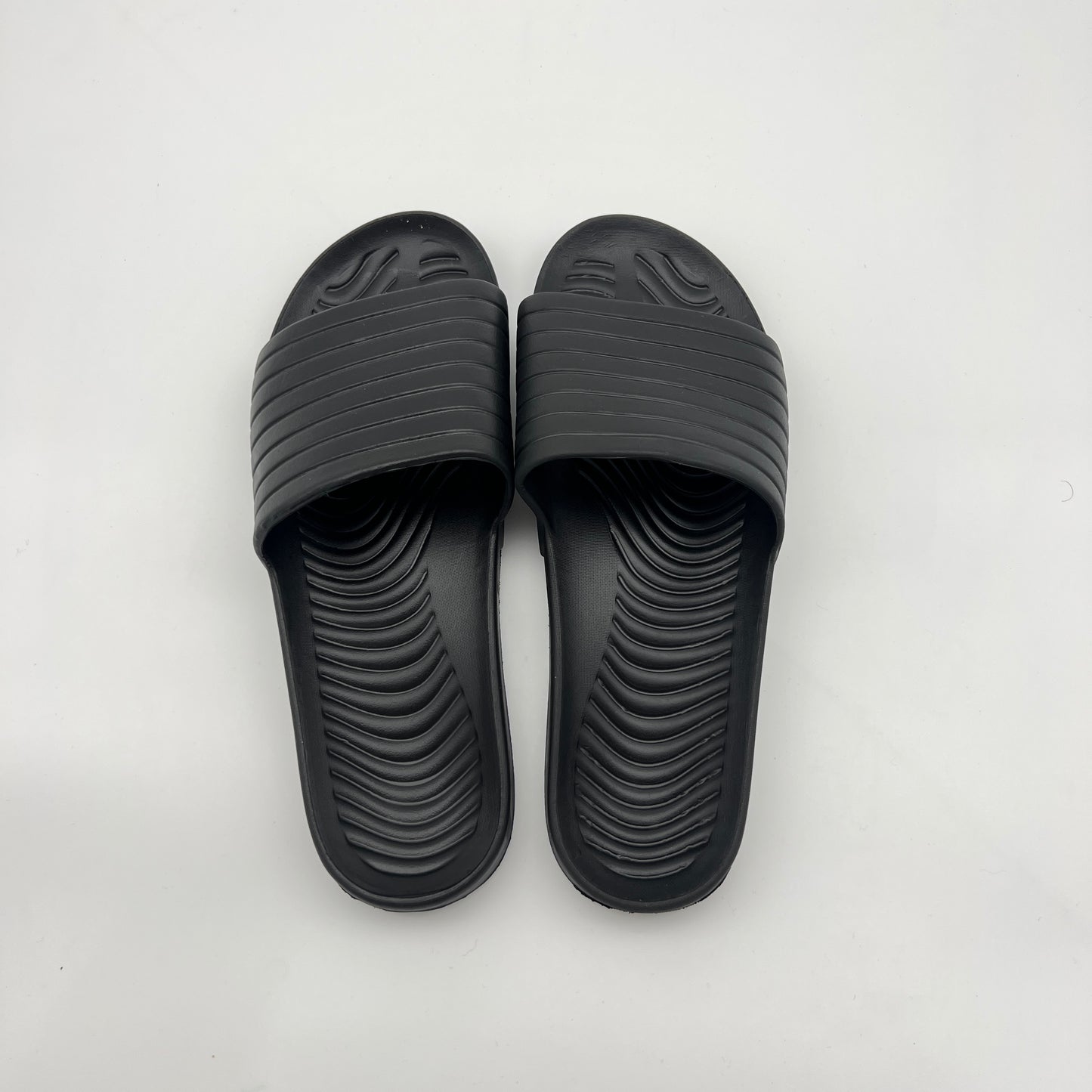 Black Athletic Works men's tunnel slide sandal