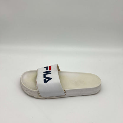 A side view of a white Fila Morro Bay 2.0 slide featuring a navy and red Fila logo on the strap and a thick, contoured sole