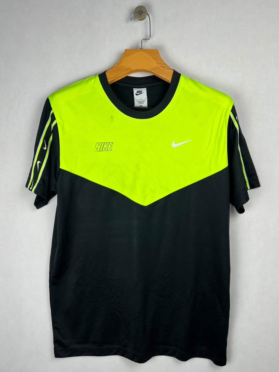 Nike Black and Volt Men's T-Shirt