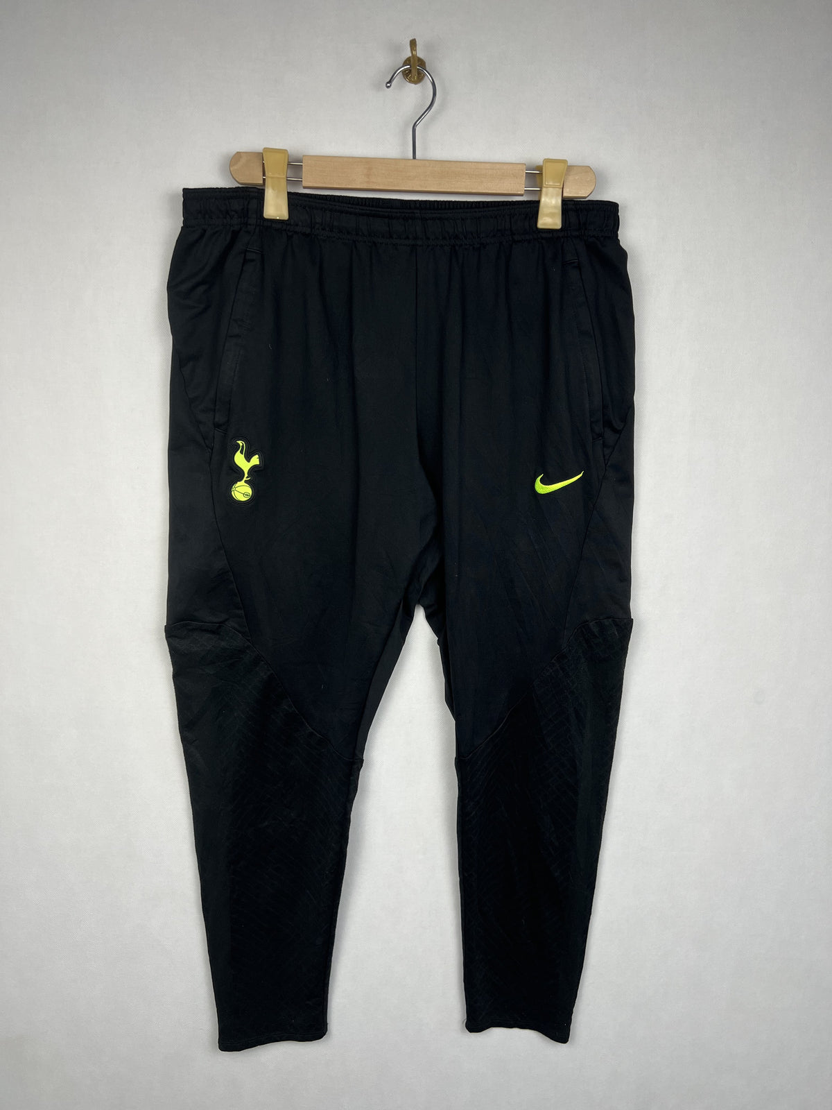 Nike Tottenham Hotspur Men's Black Volt Dri-FIT Slim Fit Training Track Pants
