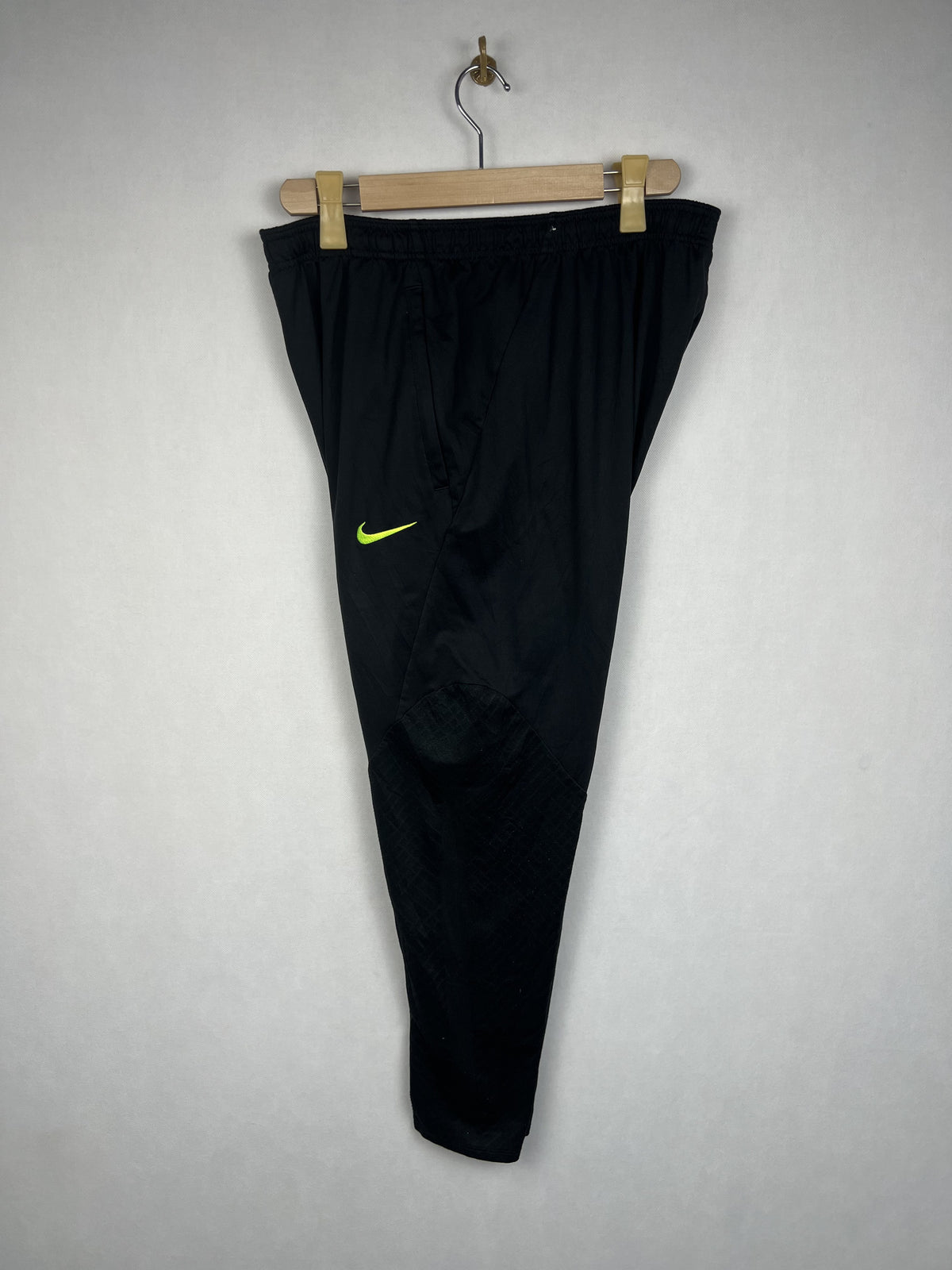 Nike Tottenham Hotspur Men's Black Volt Dri-FIT Slim Fit Training Track Pants