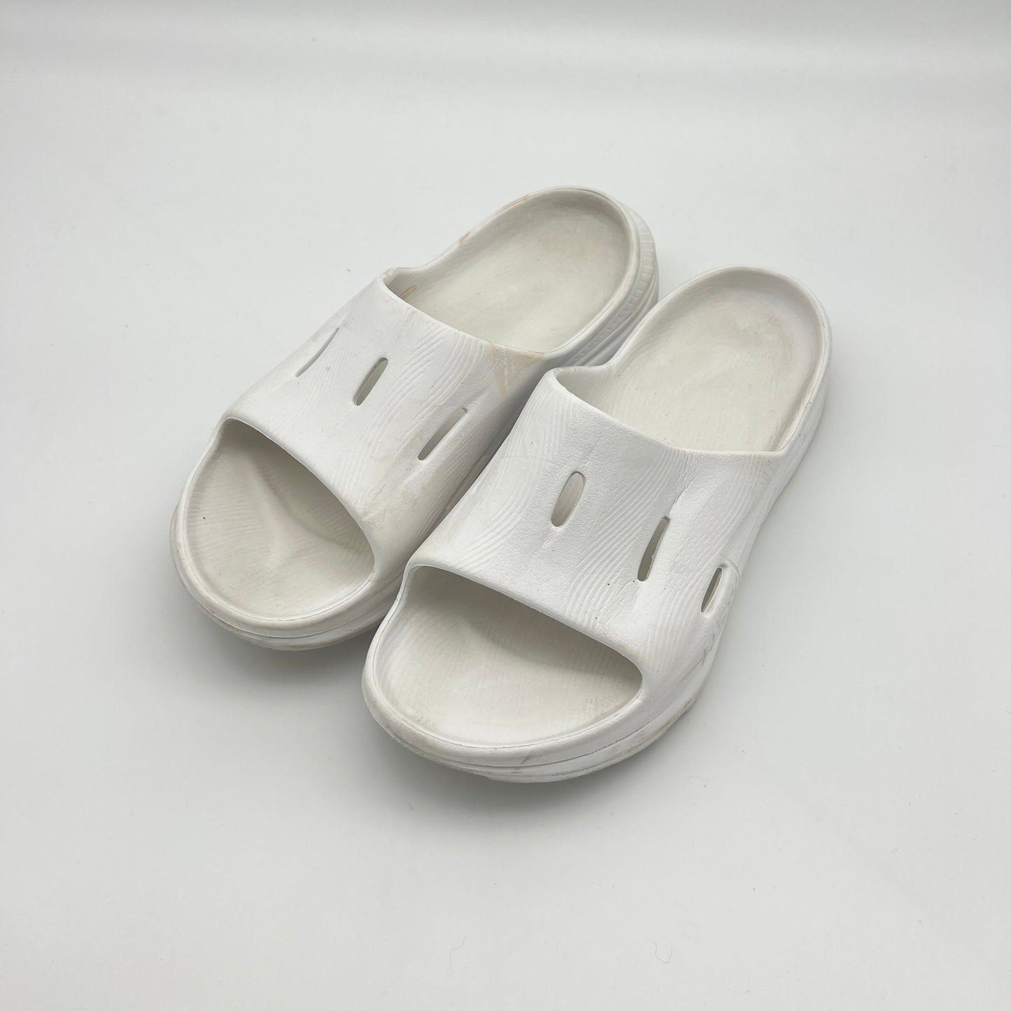 HOKA Ora Recovery Slides – White Cushioned Slippers