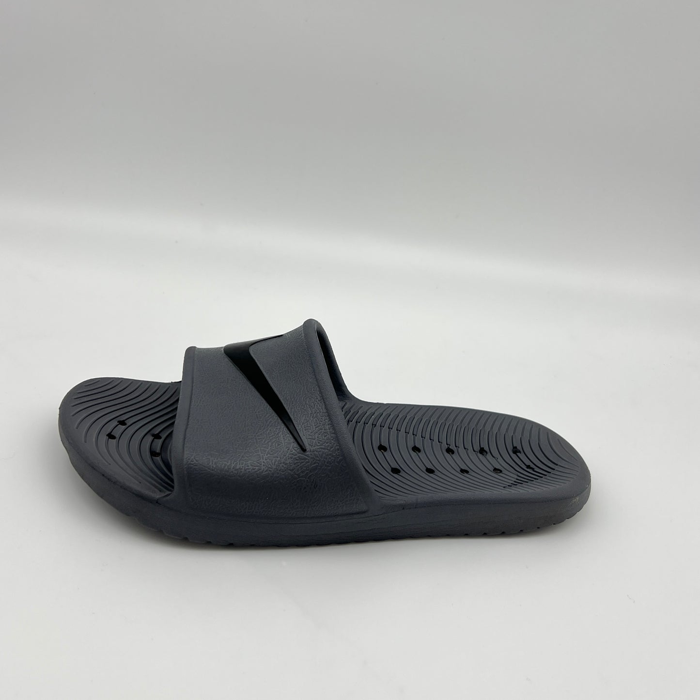 Nike Kawa Shower Slides – Black Cushioned Slippers