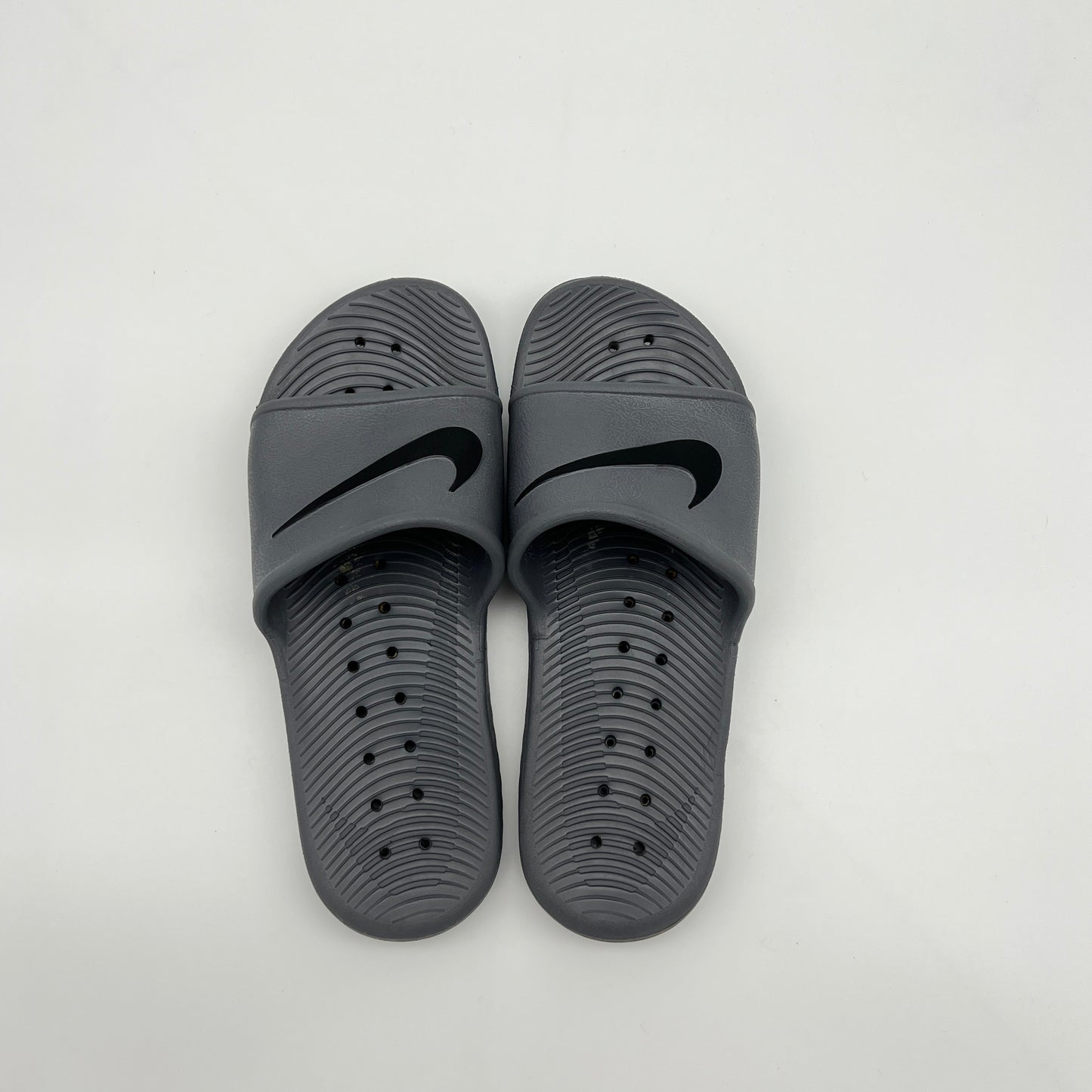 Nike Kawa Shower Slides – Black Cushioned Slippers