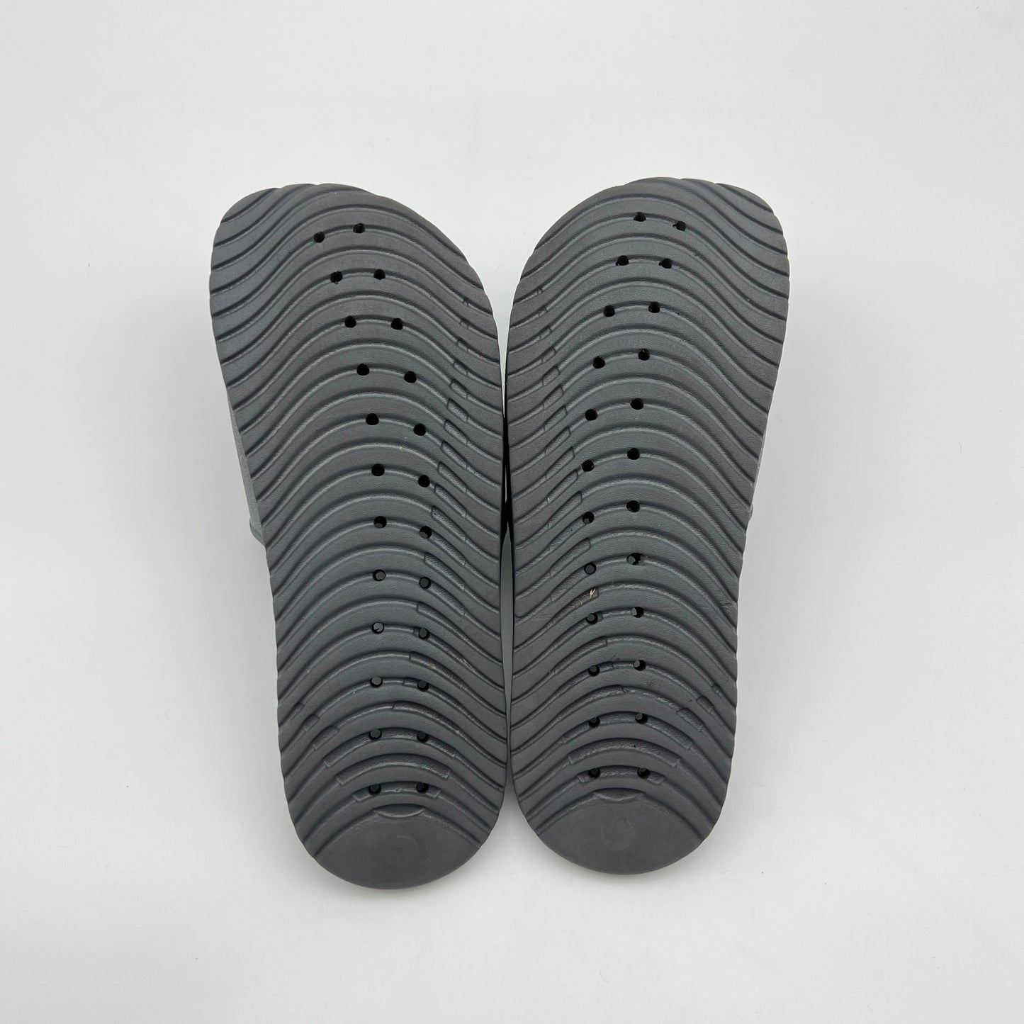 Nike Kawa Shower Slides – Black Cushioned Slippers
