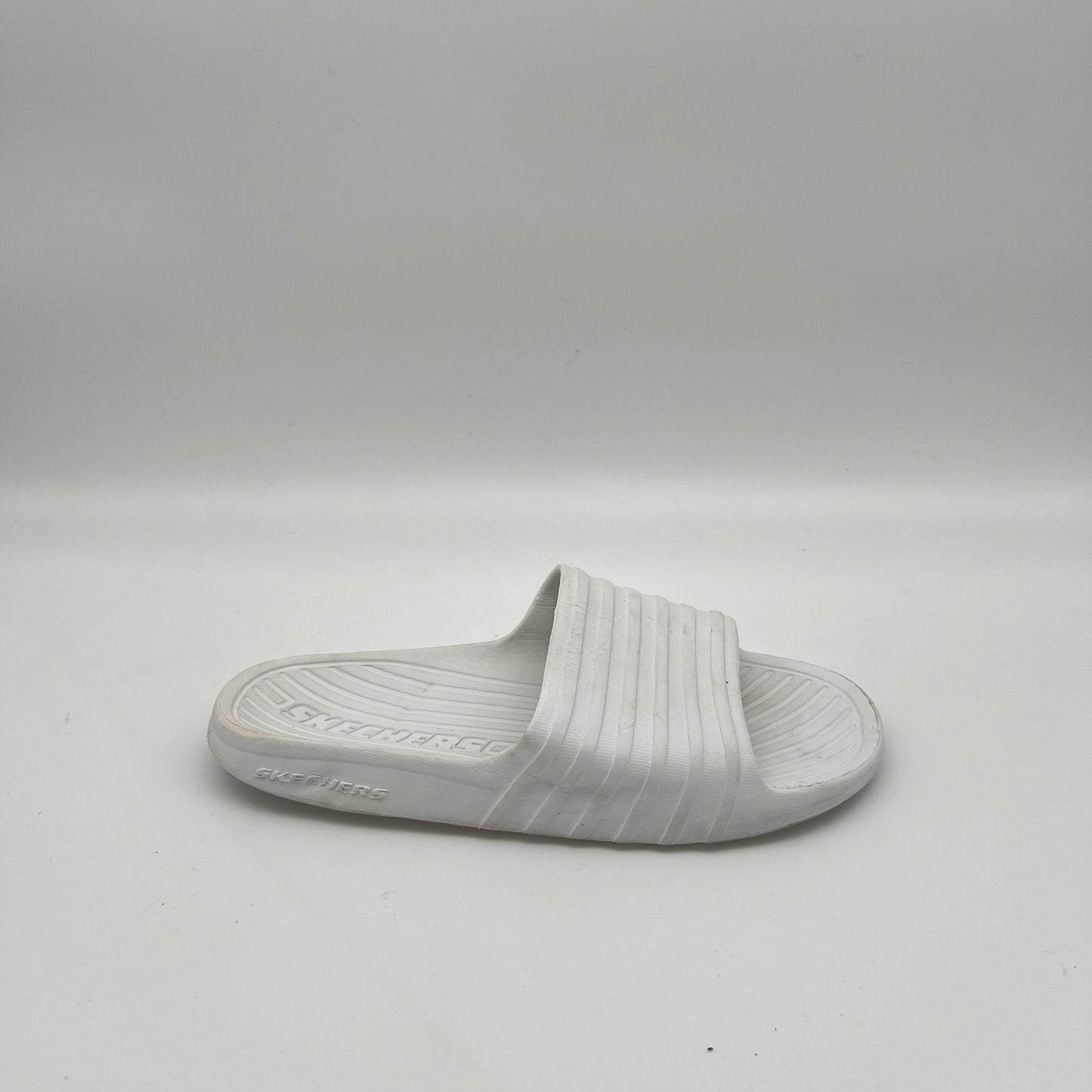 Skechers Slides – White Cushioned Slippers