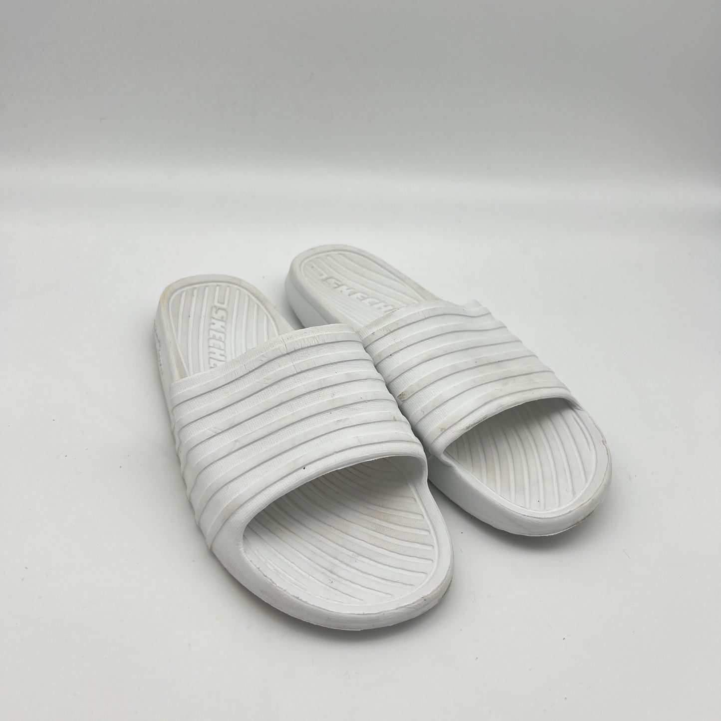 Skechers Slides – White Cushioned Slippers