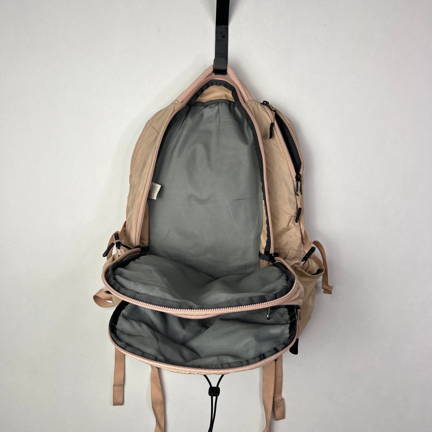 The North Face Borealis Backpack - Beige 28L Daypack