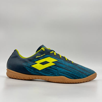 Side view of a Lotto Solista 700 III ID indoor soccer shoe in navy blue and yellow.