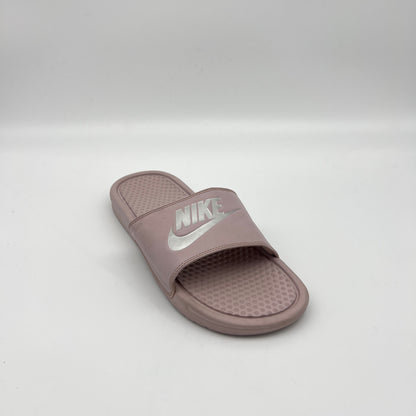 Nike slide sandal in mauve on a white background