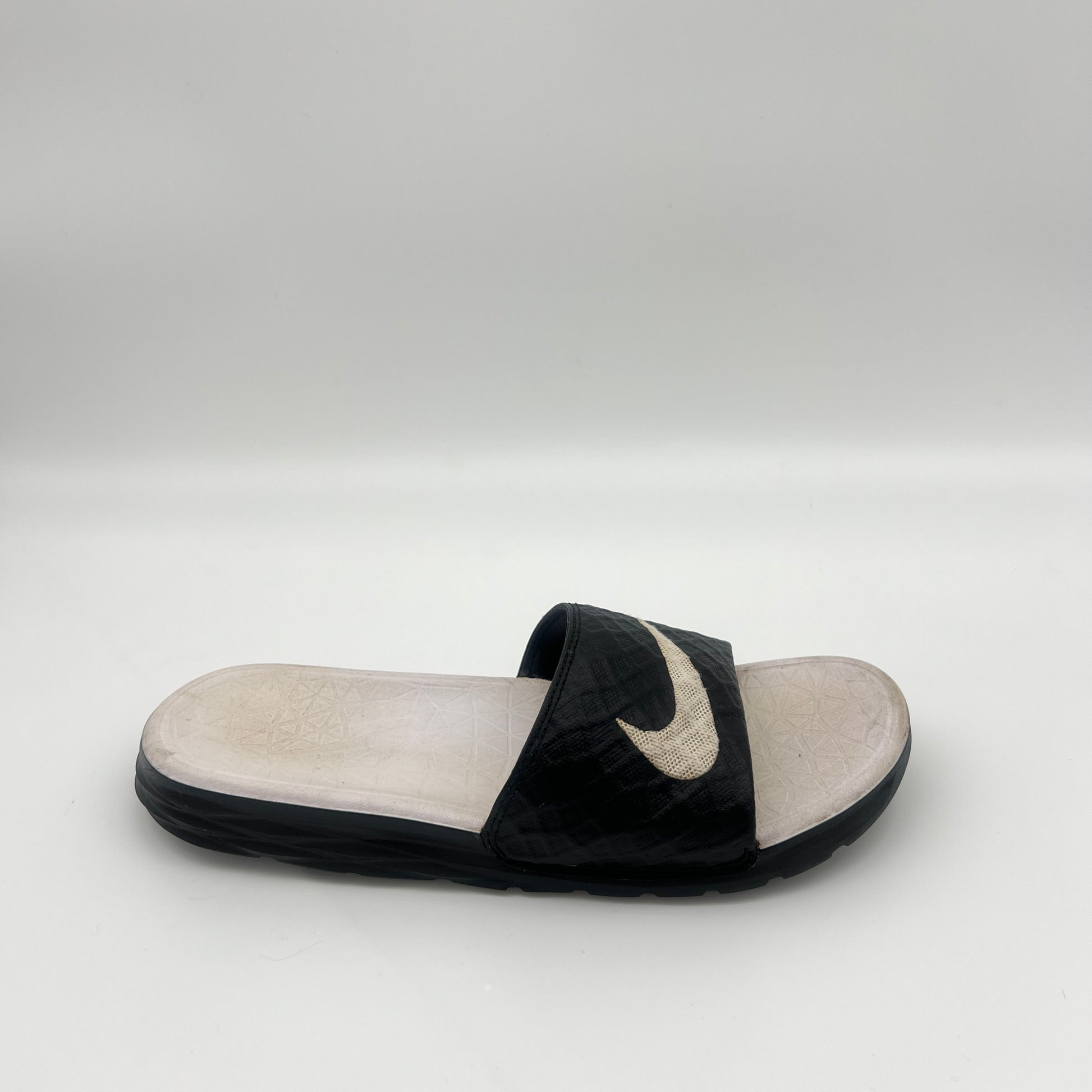 Textured strap Nike comfort sandals