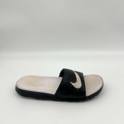 Textured strap Nike comfort sandals