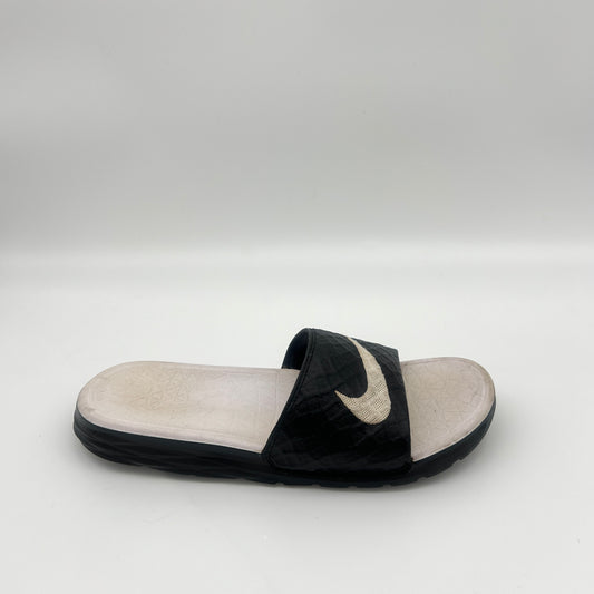 Textured strap Nike comfort sandals