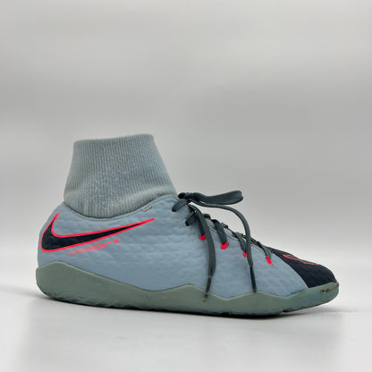Side view of a grey and red Nike HypervenomX Phelon III Dynamic Fit indoor soccer shoe with a light grey sock-like collar and black Nike swoosh.