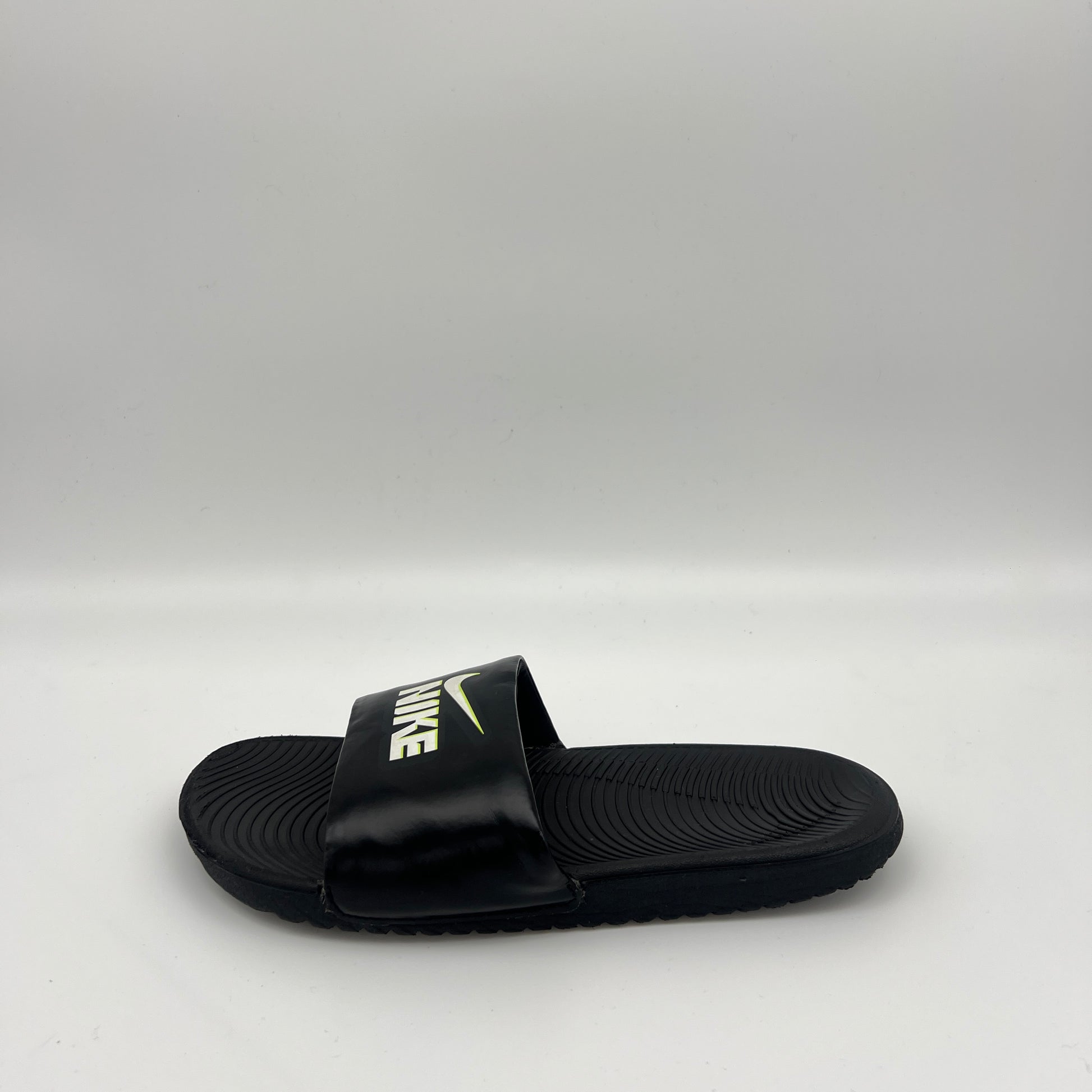 Nike Kawa Slides - Men’s & Kids’ Athletic Sandals | Black & White