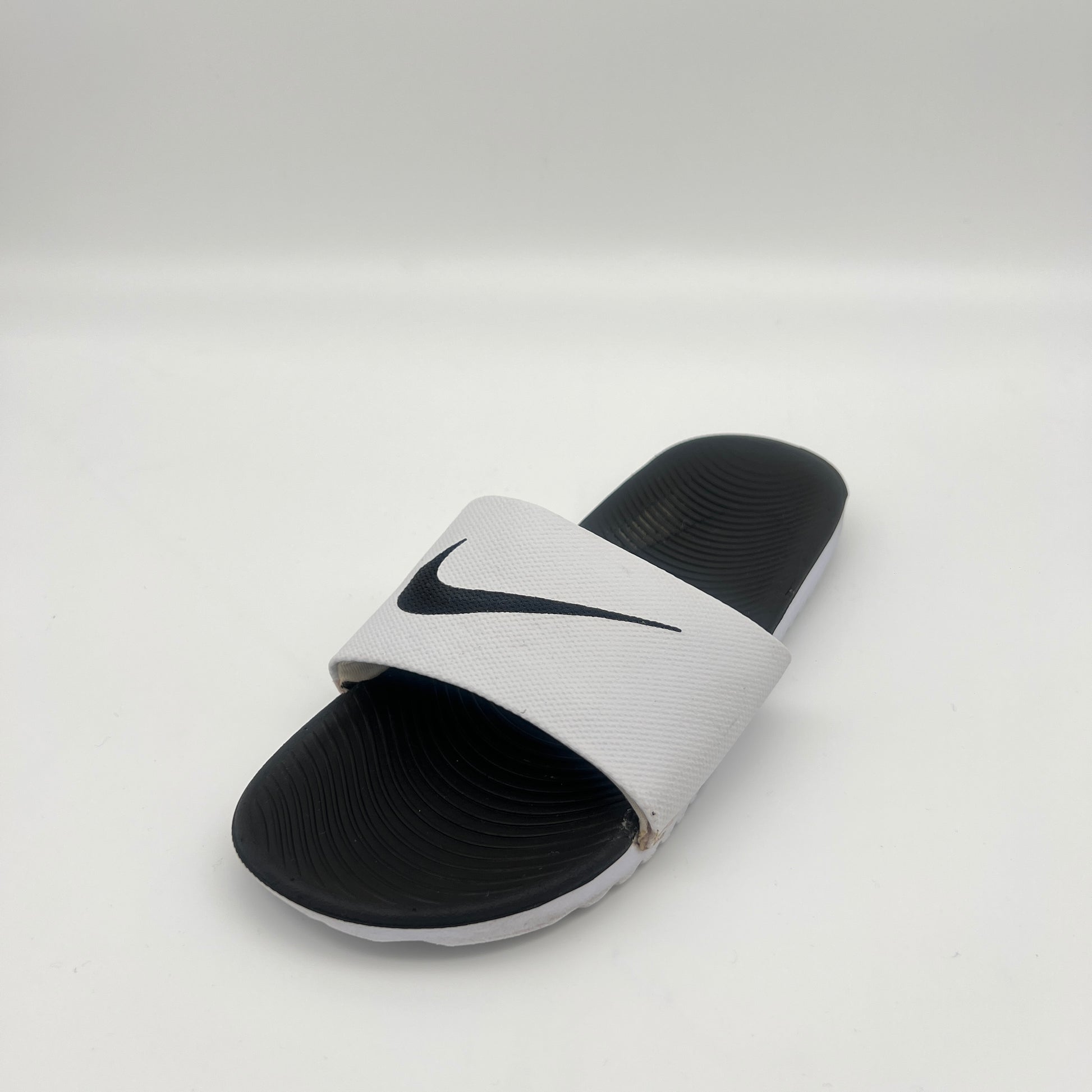 Nike Kawa white strap black footbed