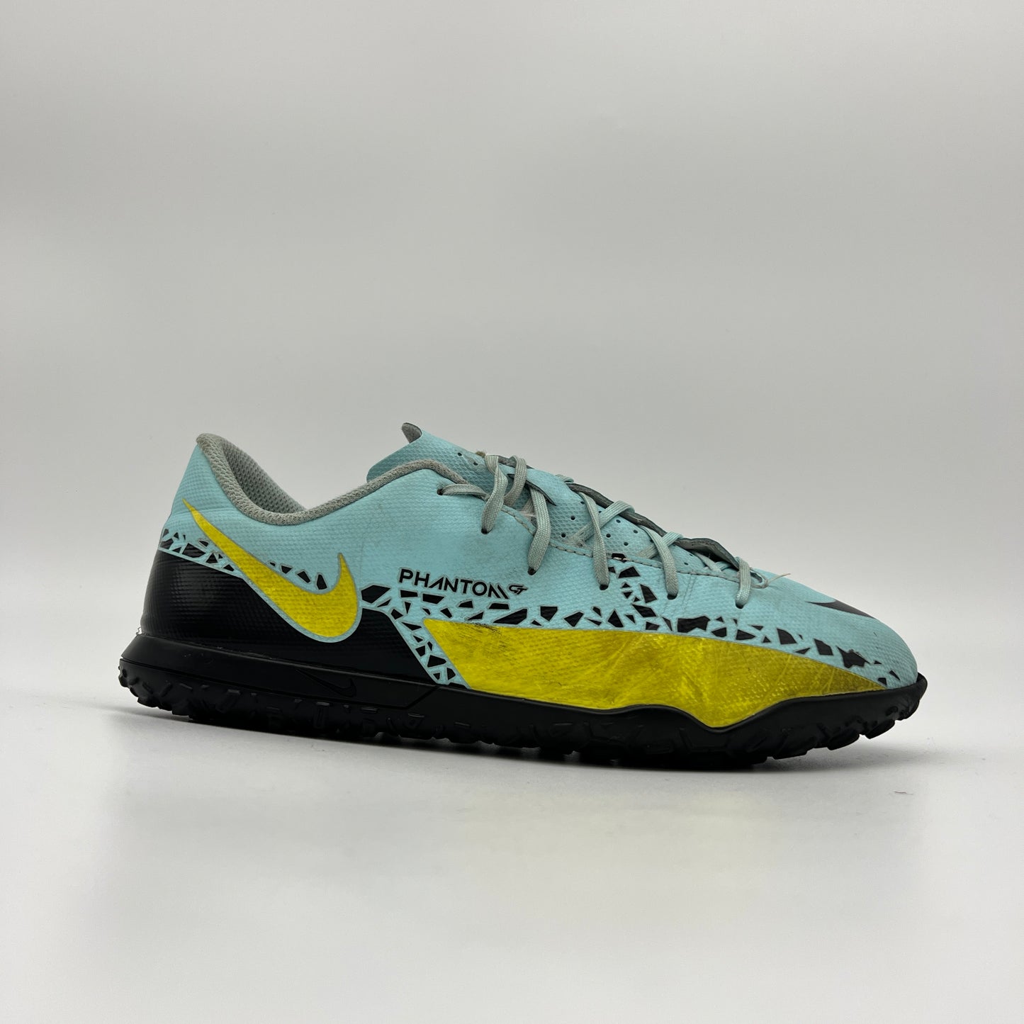 Nike Phantom GT2 Club TF Turf Soccer Shoes