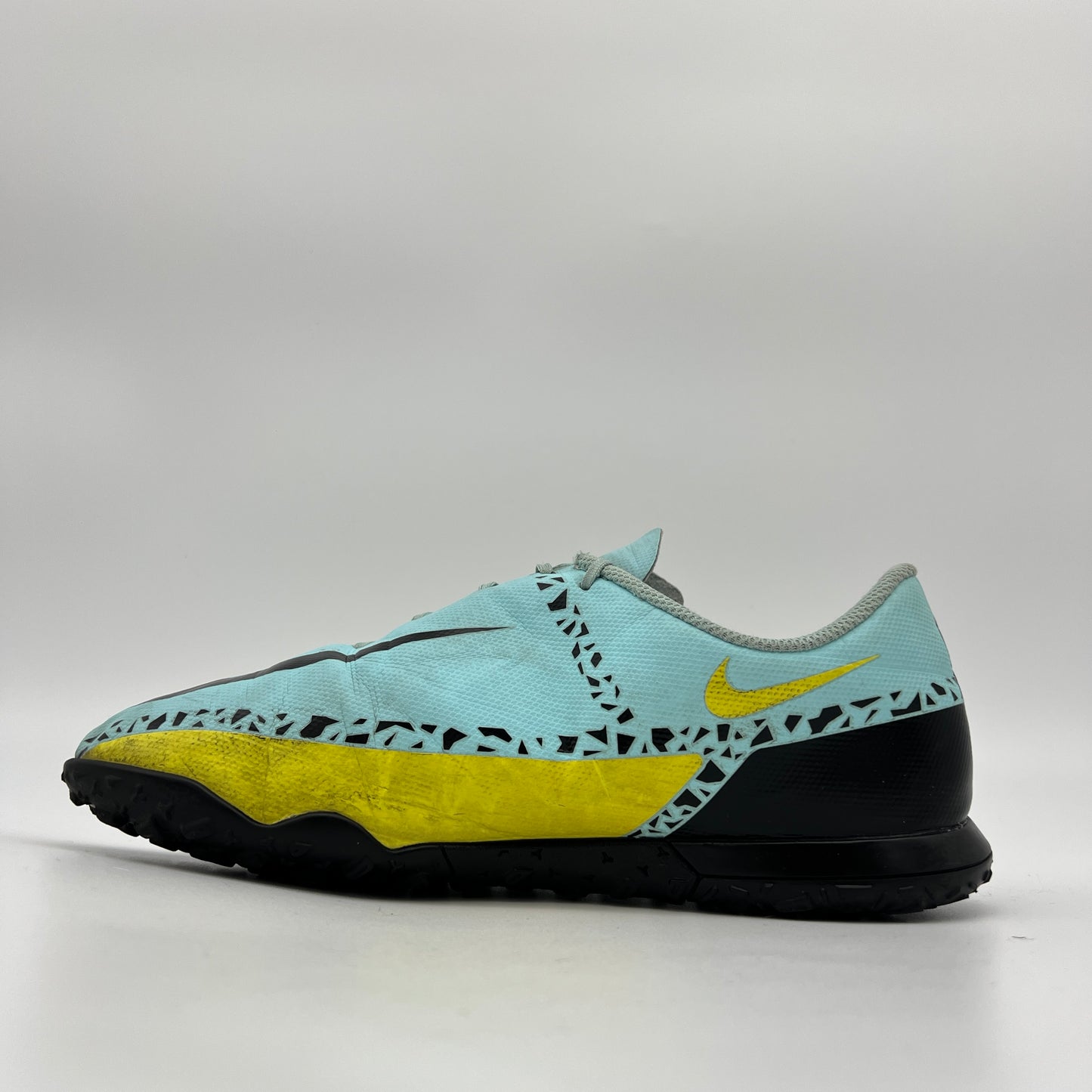 Nike Phantom GT2 Club TF Turf Soccer Shoes