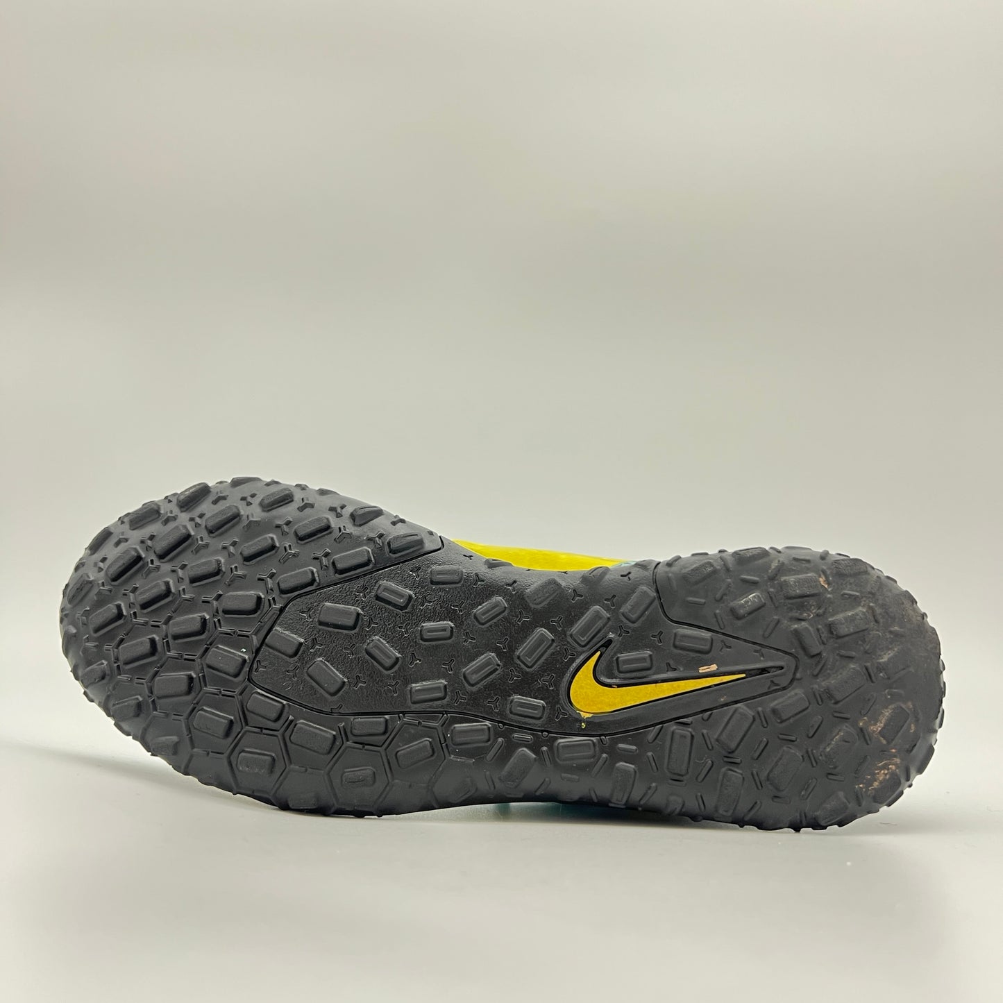 Nike Phantom GT2 Club TF Turf Soccer Shoes