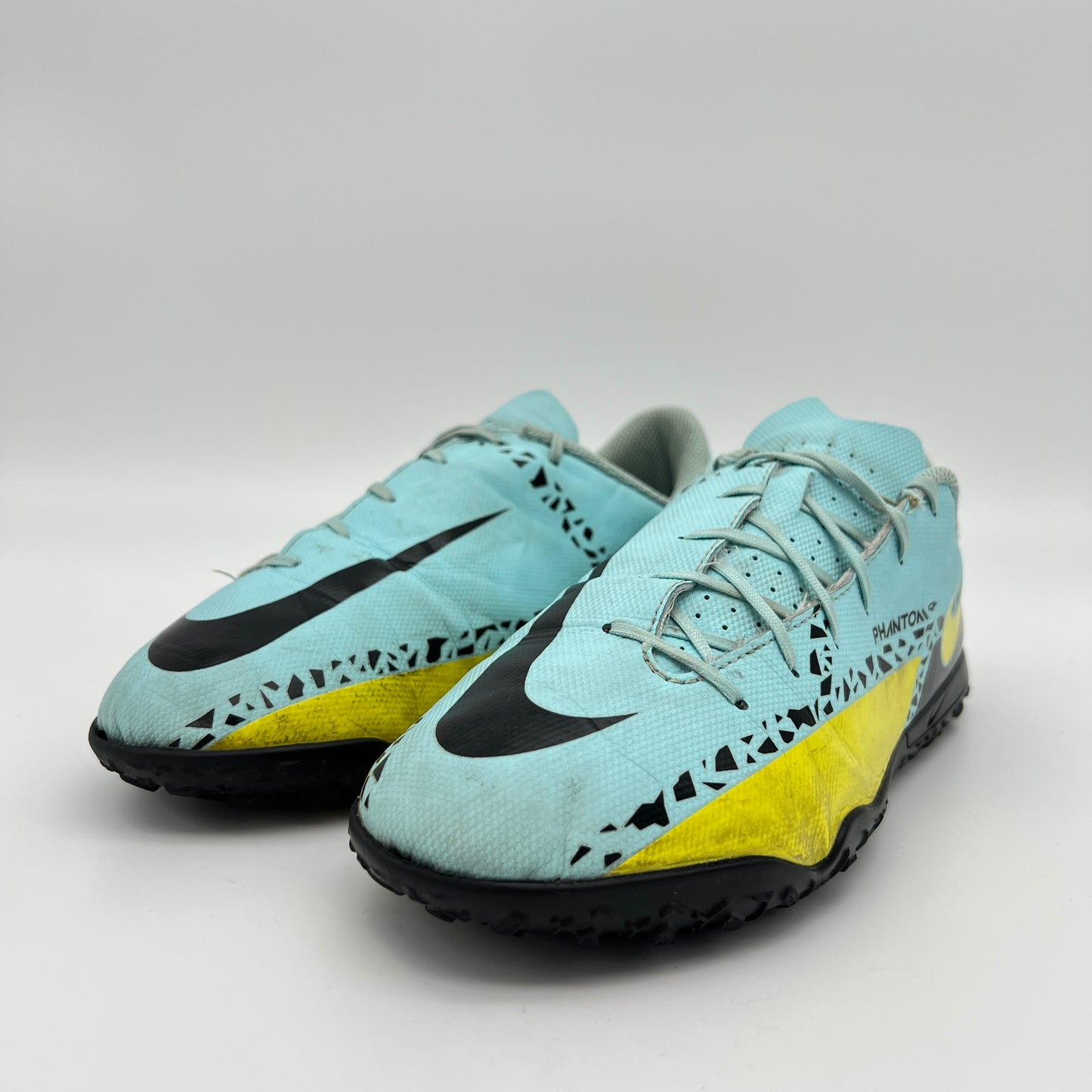 Nike Phantom GT2 Club TF Turf Soccer Shoes