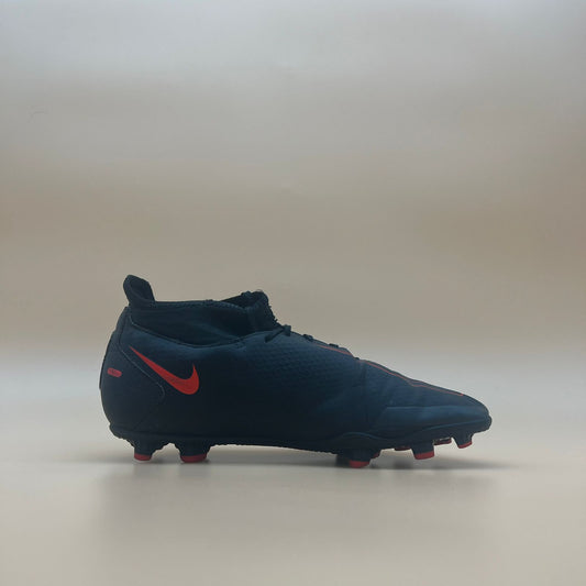 Nike Phantom Soccer Cleats