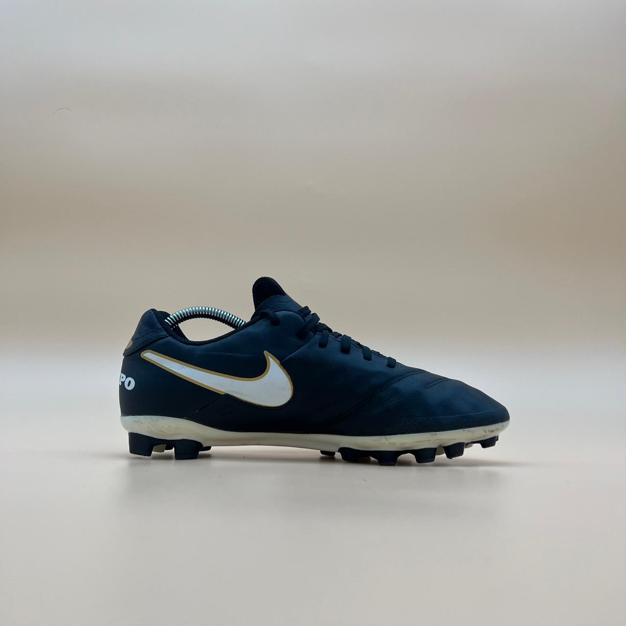 Nike Tiempo Leather FG Soccer Cleats