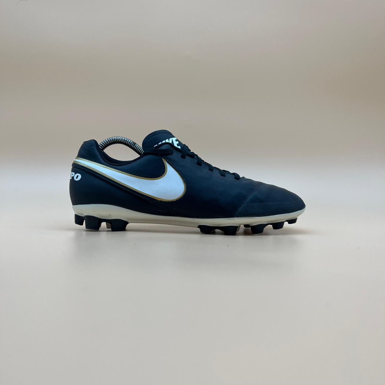 Nike Tiempo Leather FG Soccer Cleats
