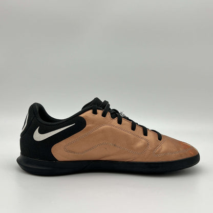 Nike Tiempo Legend 9 Club IC Comfort Gears