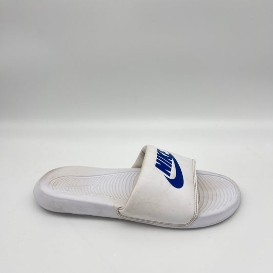 Nike Victori One white and blue