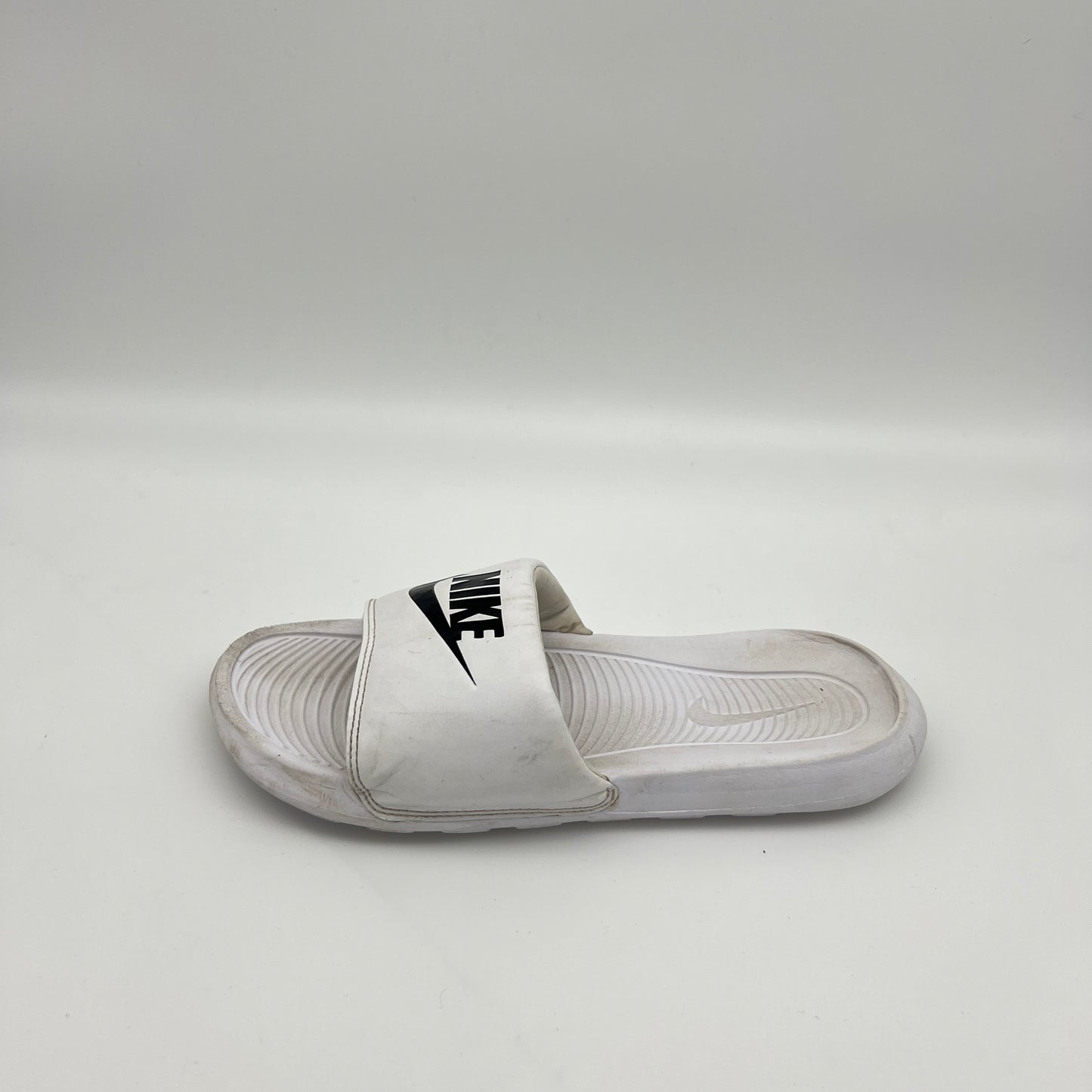 Nike Victori One slides