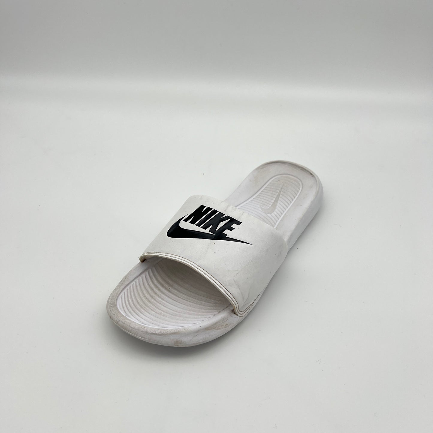 Nike Victori One slides