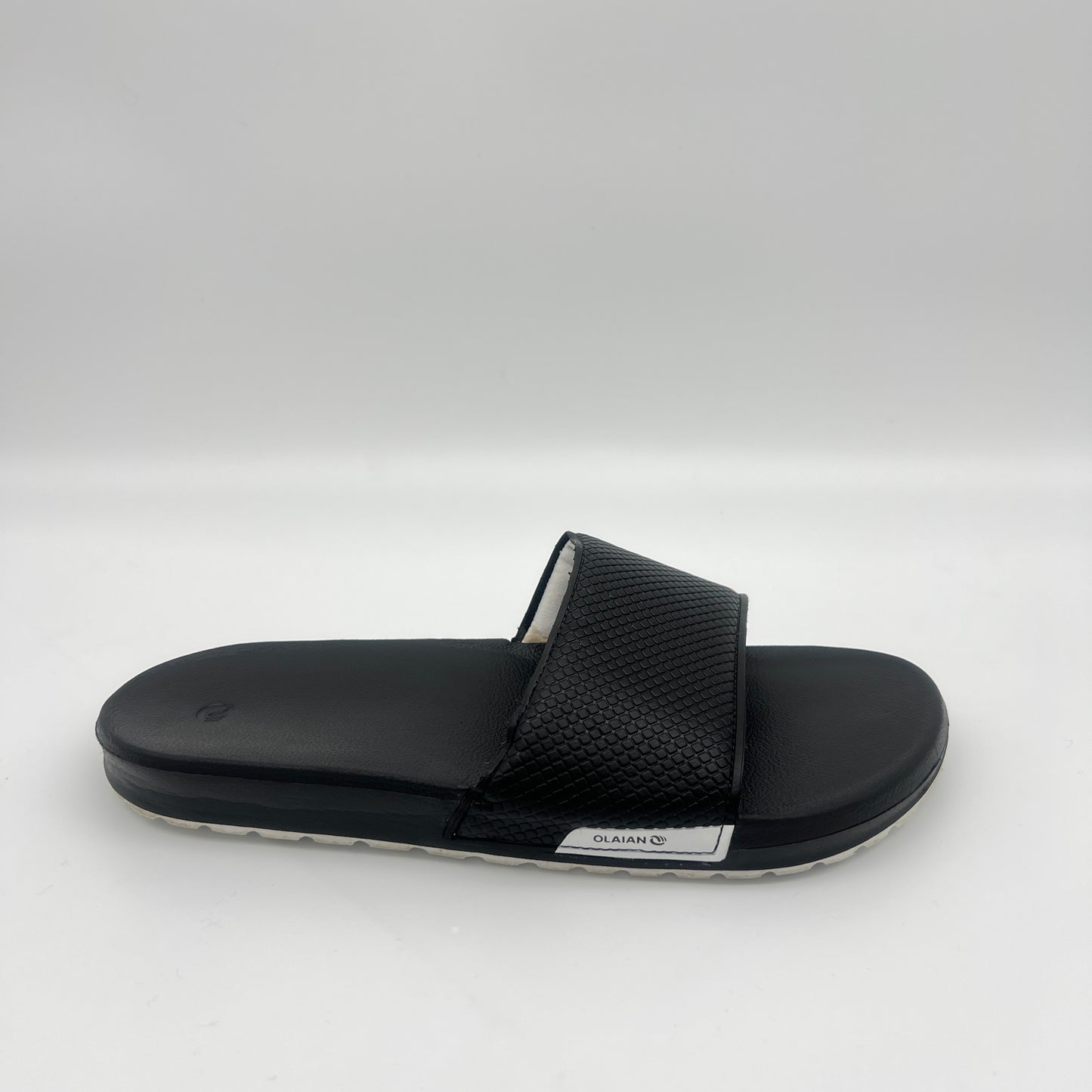Olaian black slides