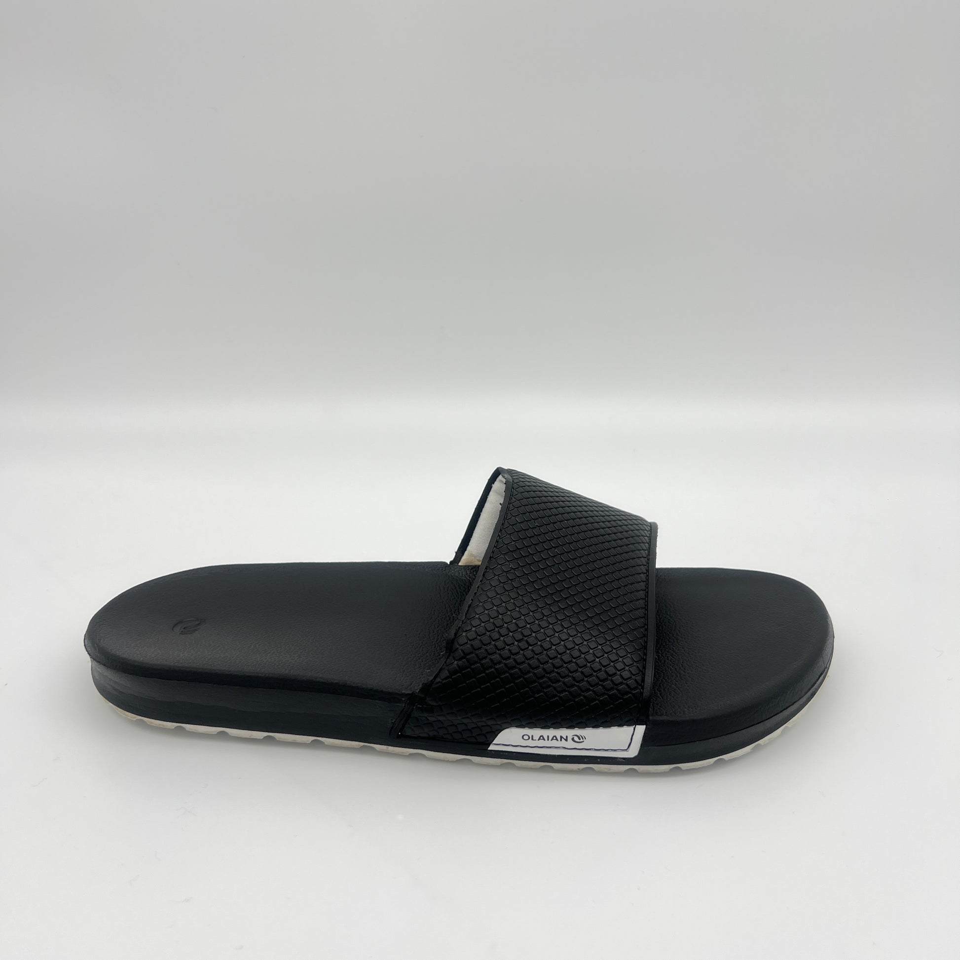 Olaian black slides
