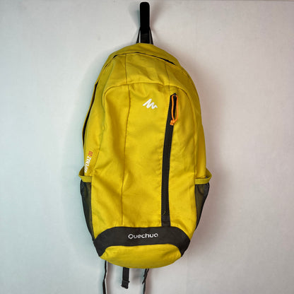 Gear up with this yellow Quechua Arpenaz 20L hiking backpack. Lightweight and durable, it features a vertical zip pocket—ideal for day hikes and travel