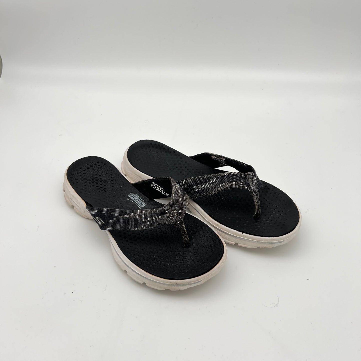 Skechers GOwalk 3 Flip Flop Sandals in Black/Grey