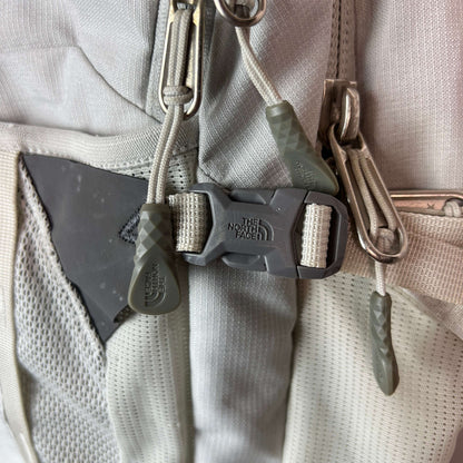 The North Face Women's Recon Backpack White  30L Comfort Gears