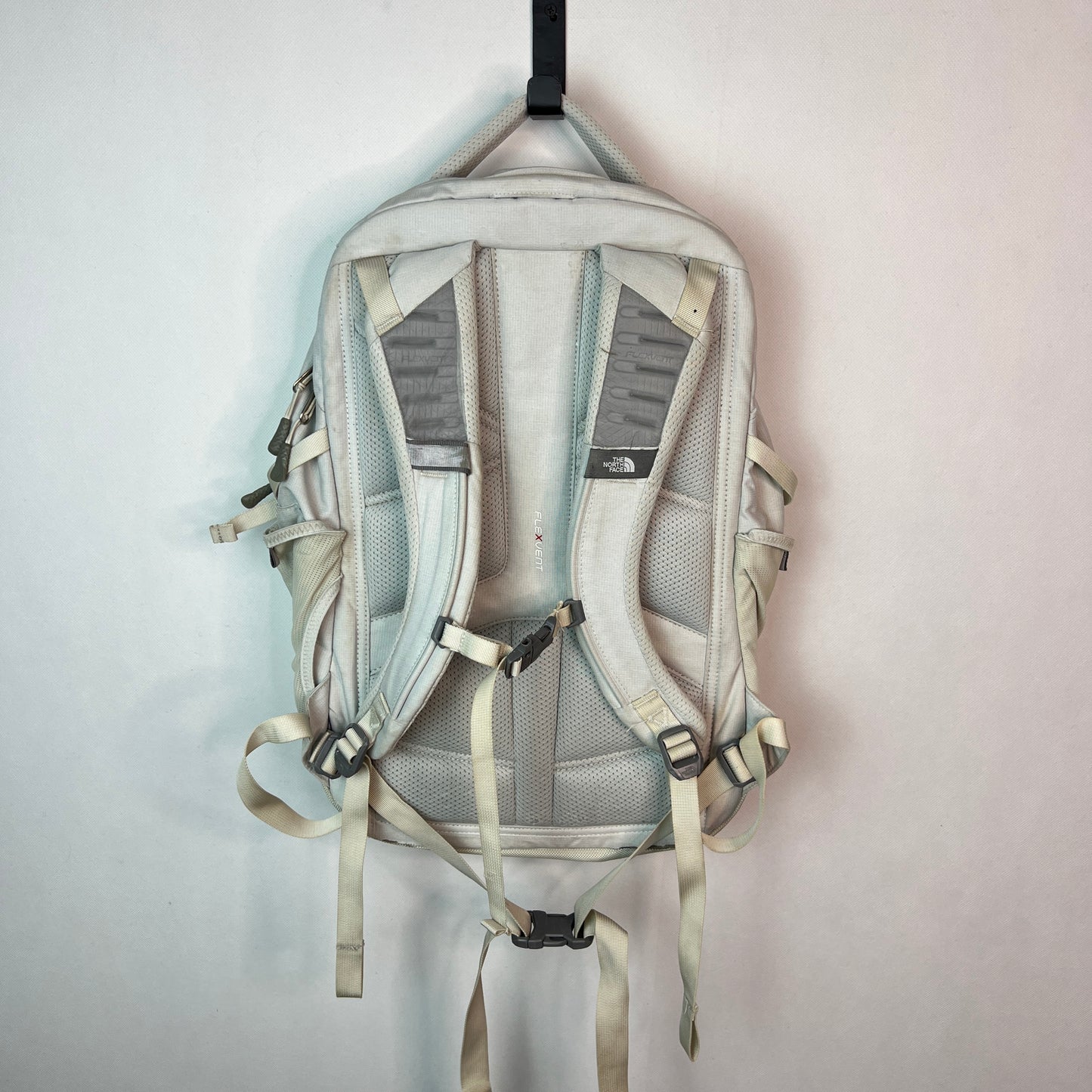 The North Face Women's Recon Backpack White  30L