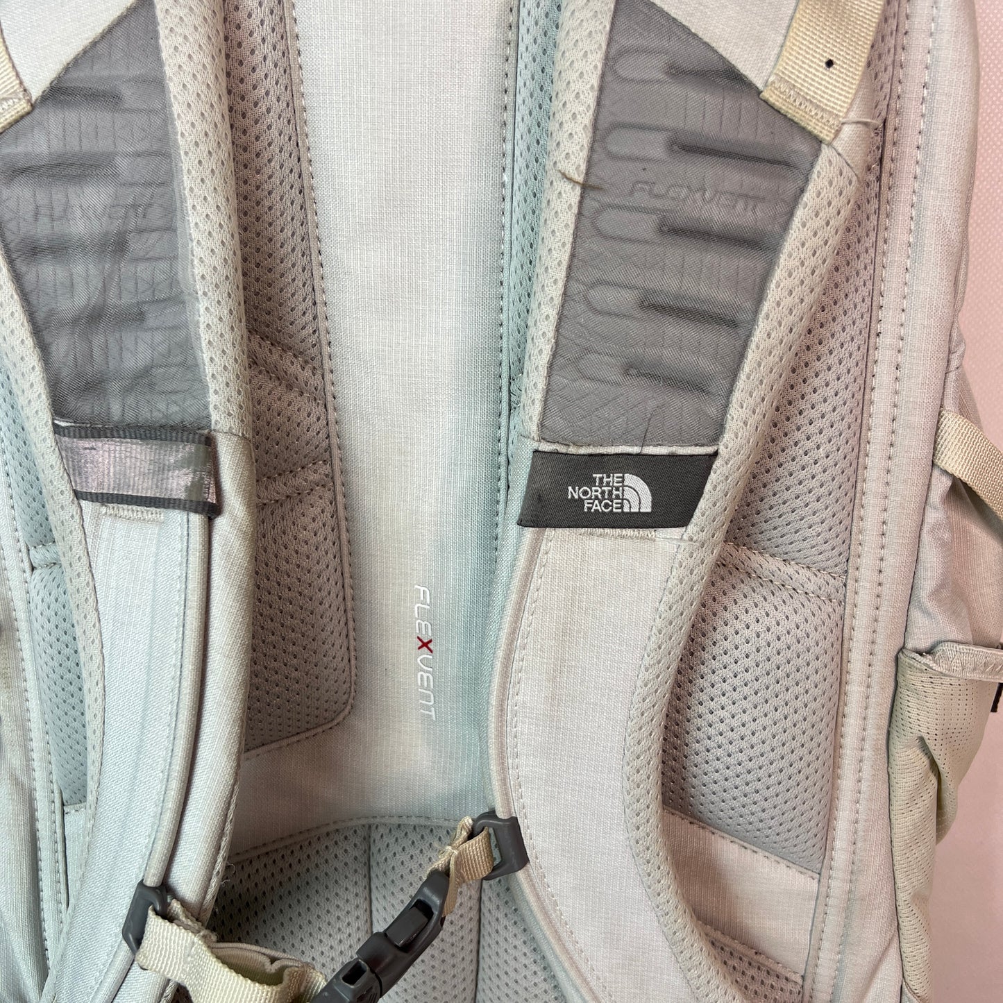 The North Face Women's Recon Backpack White  30L