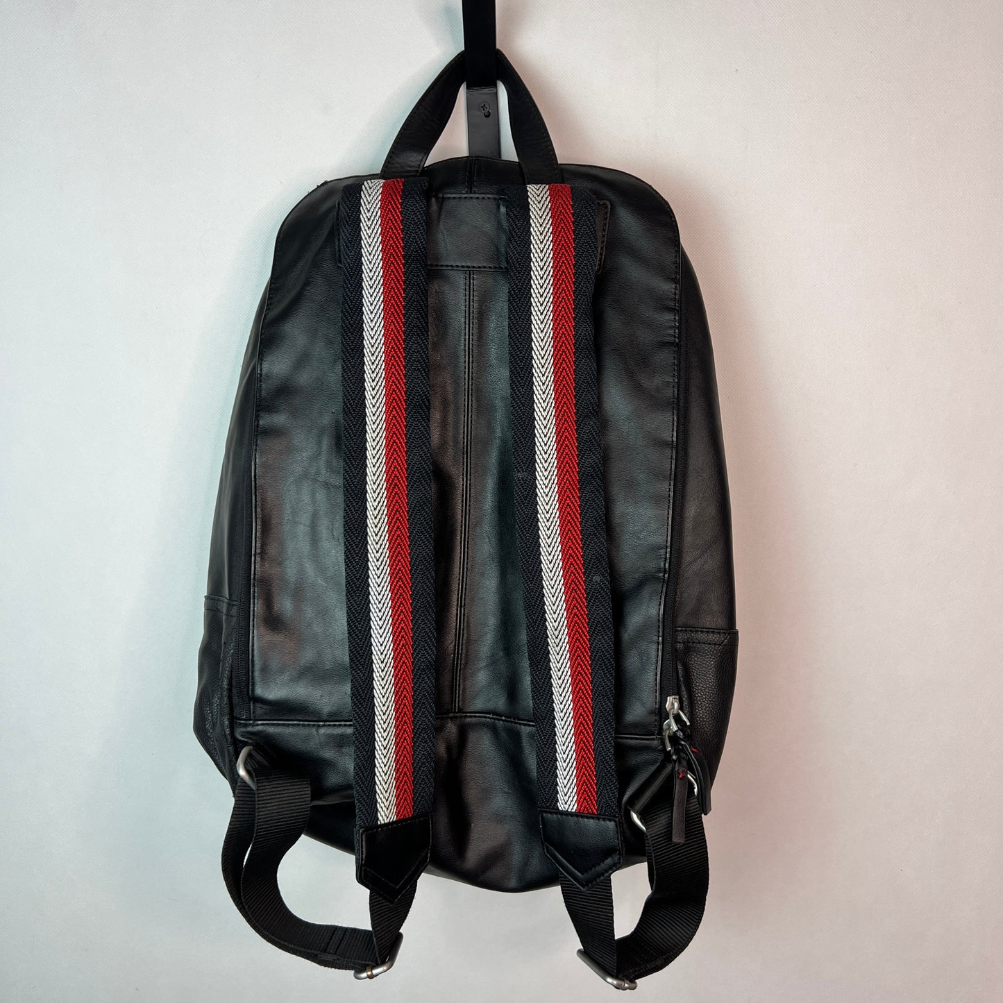 Tommy Hilfiger Men's Essential Leather Backpack - Black  26L Daypack