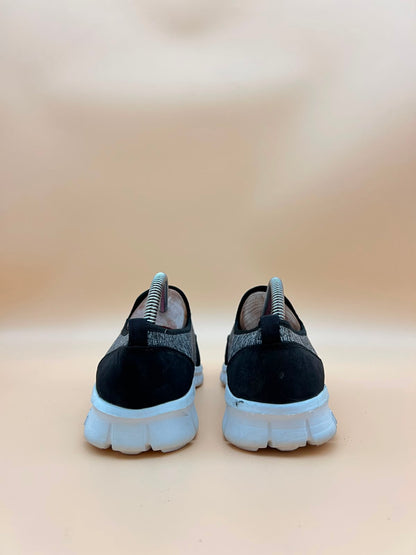Women's Slip-On Running Shoe - Black/Gray