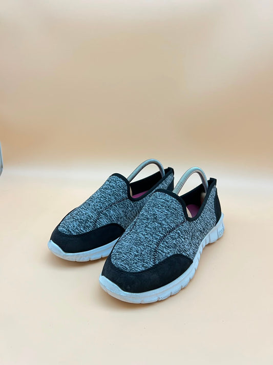 Women's Slip-On Running Shoe - Black/Gray