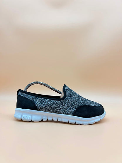 Women's Slip-On Running Shoe - Black/Gray