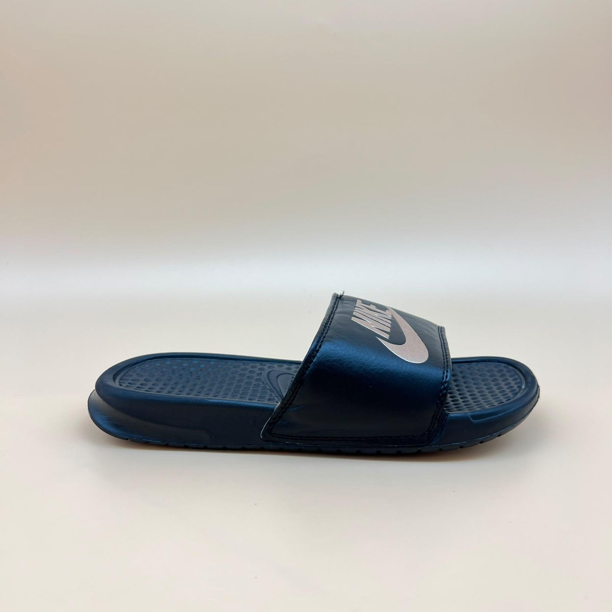 Nike Benassi JDI Slides - Black/Metallic Silver