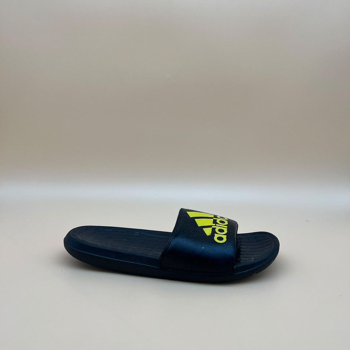 Adidas Voloomix Slides - Black/Yellow