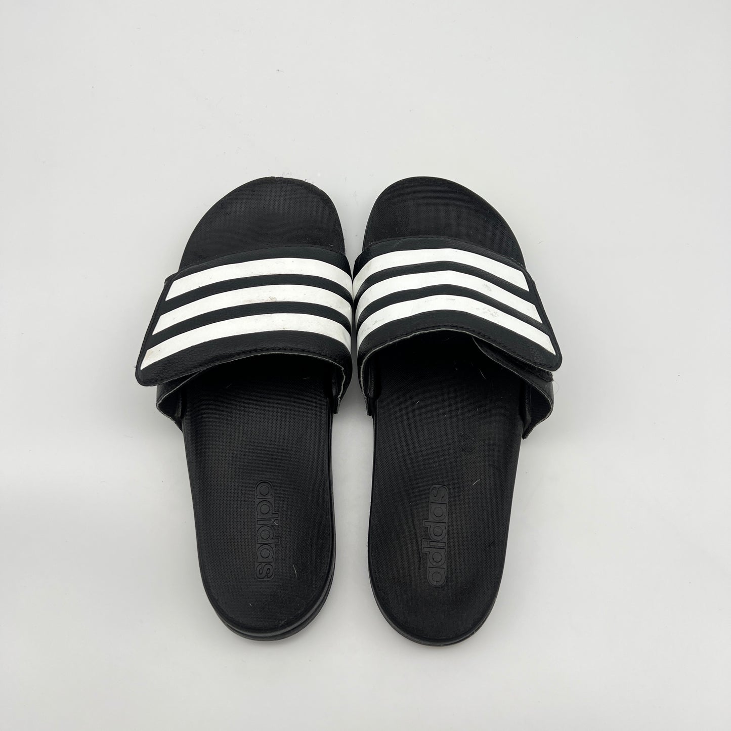 adjustable-bandage-strap-with-white-adidas-3-stripes