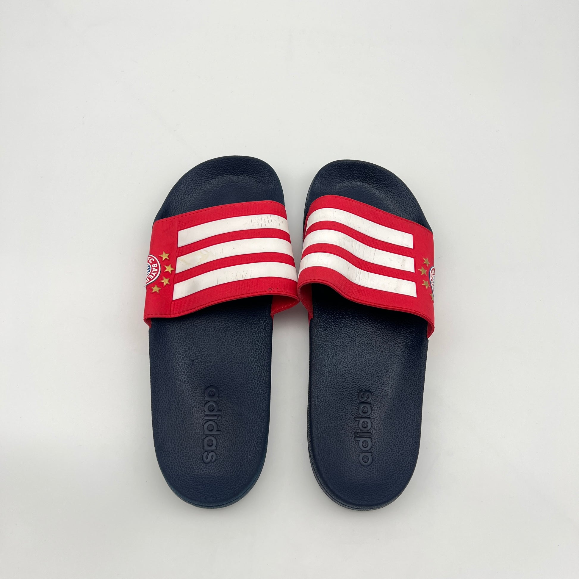 cloudfoam-midsole-cushioning-adidas-football-slippers